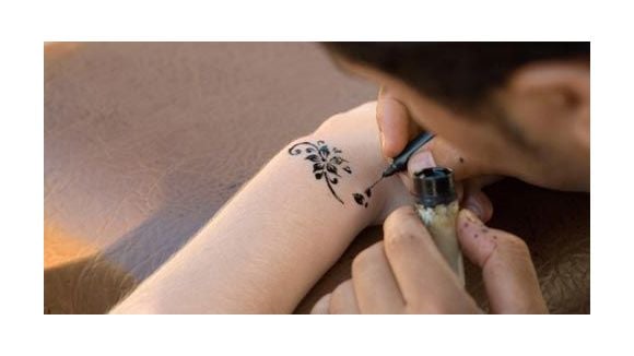 Alerte sur les tatouages au henné noir
