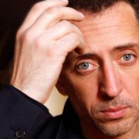 Gad Elmaleh : son premier sketch en anglais – vidéo