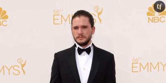 Game of Thrones : Kit Harington est nudiste (ou presque)