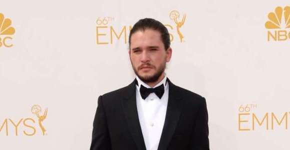 Game of Thrones : Kit Harington est nudiste (ou presque)