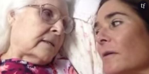 Atteinte d’Alzheimer, une maman reconnait sa fille (Vidéo)