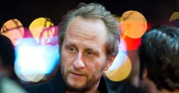 Benoît Poelvoorde met sa carrière entre parenthèses