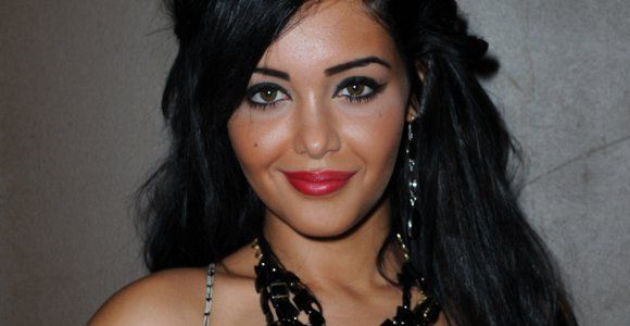 Nabilla insulte un photographe dans Paris