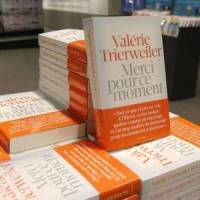 "Merci pour ce moment" : les femmes désapprouvent le best-seller de Valérie Trierweiler