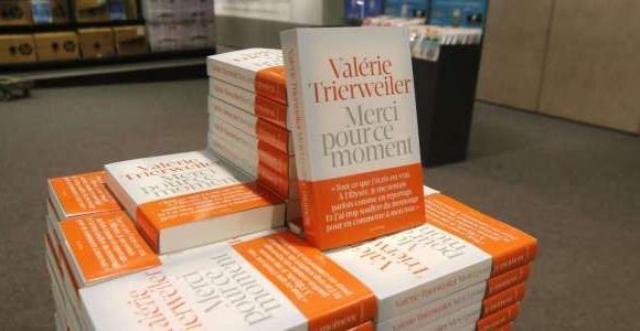"Merci pour ce moment" : les femmes désapprouvent le best-seller de Valérie Trierweiler