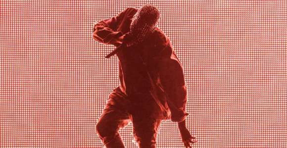 Kanye West exige d'un un fan en fauteuil roulant qu'il se lève pendant son concert