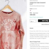 Urban Outfitters commercialise un sweat-shirt faussement ensanglanté