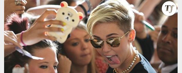 Revoir la chute de Miley Cyrus lors de son concert - en vidéo