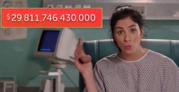 Sarah Silverman dénonce les inégalités salariales dans un sketch "couillu"