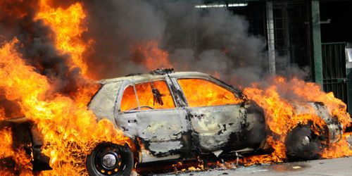 Les émeutes se poursuivent en Angleterre et deviennent mortelles