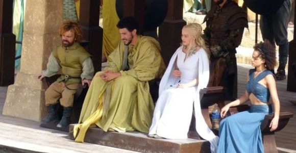 Game of Thrones Saison 5 : une photo de tournage avec Tyrion et Daenerys (spoiler)