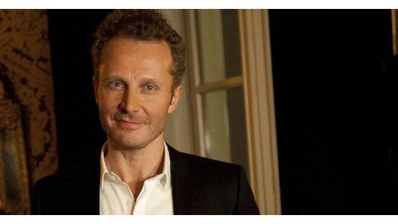 Sinclair est d'accord pour coucher avec un mec canon