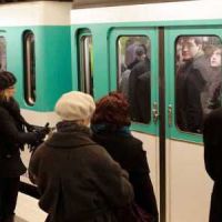 À Paris, 8 femmes sur 10 pensent qu'elles ne recevraient aucune aide en cas d'agression dans le métro