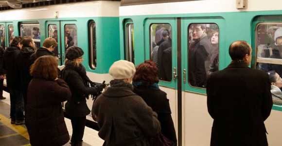 À Paris, 8 femmes sur 10 pensent qu'elles ne recevraient aucune aide en cas d'agression dans le métro