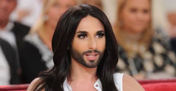 Vivement dimanche : Conchita Wurst fait son show au Crazy Horse