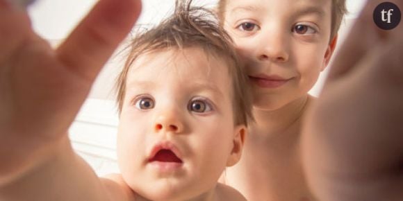 Bébés - le mobile qui leur apprend à faire (et poster) des selfies tout seuls : cool ou pas ?