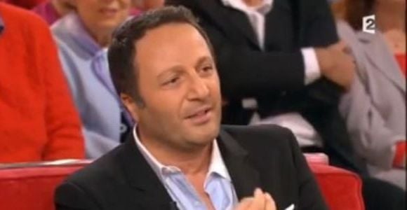 Arthur n'est pas spécialement fan de sa marionnette aux Guignols de l'Info