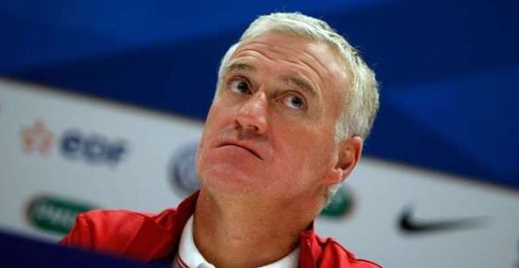 Le Grand Journal : Didier Deschamps se fait huer par un spectateur (vidéo)