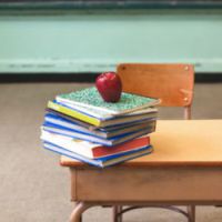 80 députés UMP réclament le retrait de manuels scolaires