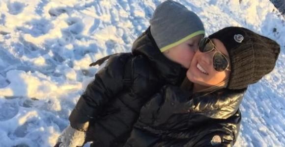 Amélie Neten s'éclate en vacances avec son fils Hugo 