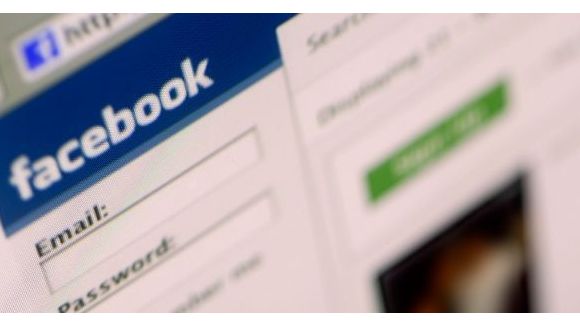 Facebook : pas de fermeture le 15 mars 2015 (ni un autre jour)