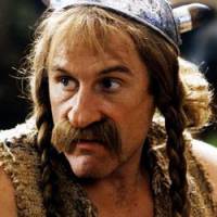 Depardieu en Obélix fait encore pipi dans l'avion - [Vidéo]