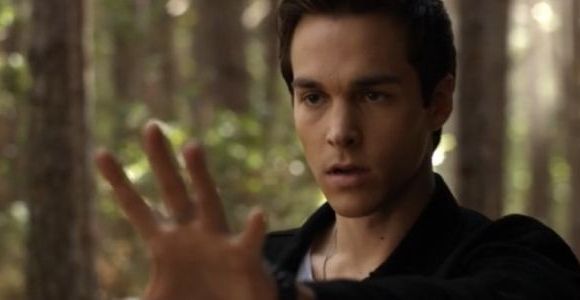 Vampire Diaries" saison 6 : Kai est-il une menace pour Delena ? 