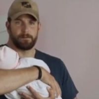 "American Sniper" : le faux bébé du film de Clint Eastwood fait le buzz