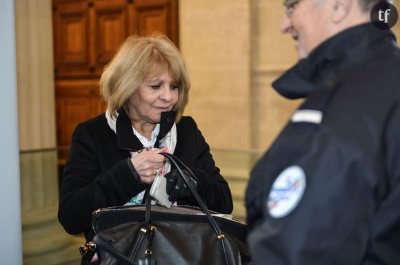 Corinne Paradis arrive au procès Bettencourt pour témoigner en faveur de son ami François-Marie Banier