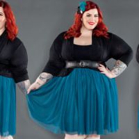 Tess Munster : le mannequin taille 50 qui "emmerde" les standards