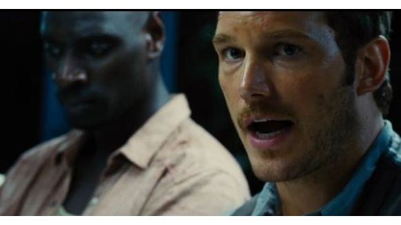 Juras­sic World : Omar Sy contre les dinos (vidéo)