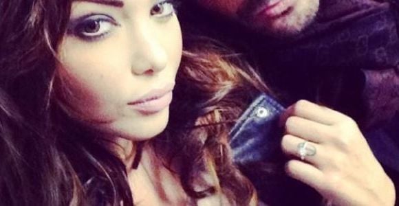 Nabilla : la starlette retrouve le sourire sur Twitter