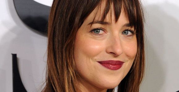 Dakota Johnson est célibataire (et Christian Grey n'est pas du tout son style)