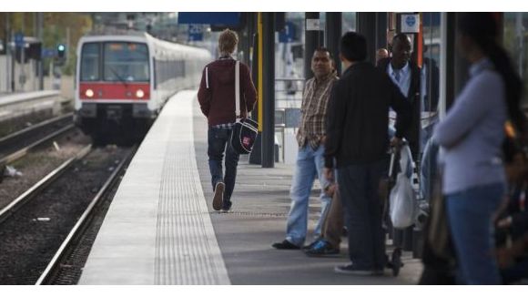 Viol dans le train Paris-Melun : pourquoi aucun témoin n'a réagi ?