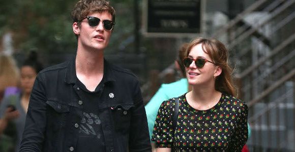 50 Shades of Grey : Dakota Johnson déjà remise de sa rupture avec Matthew Hitt ?