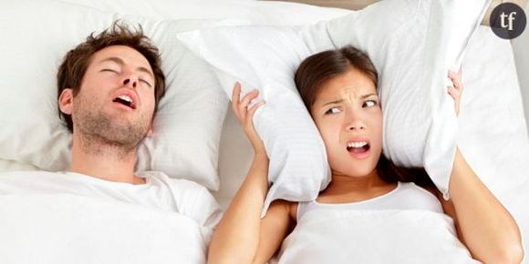 8 tactiques pour (enfin) dormir avec un homme qui ronfle