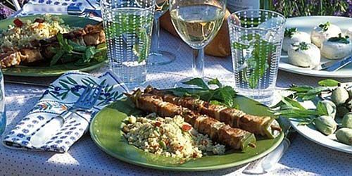 Brochettes de dinde panées à la cacahuète et au saté