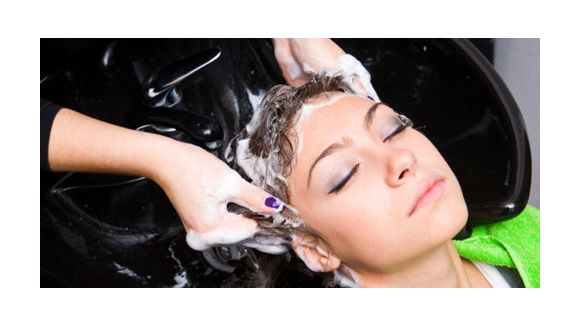 Cécile Joly, coiffeuse à domicile, nous parle de son métier  