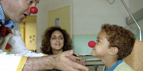 Le Rire Médecin : quand les Clowns s’invitent à l’hôpital