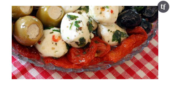 Bocconcini et pétales de tomates confites marinés