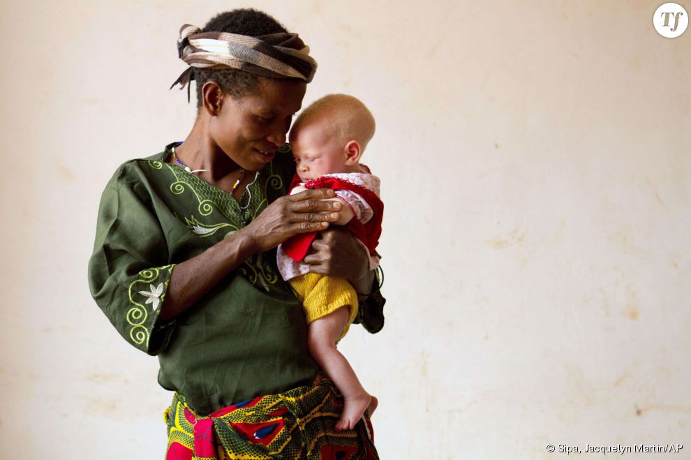 Une mère et sa fille forcées de vivre dans un centre de protection en Tanzanie, août 2012