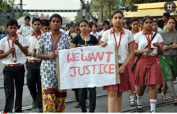 Des étudiantes indiennes manifestent leur colère après le viol d'une religieuse de 70 ans