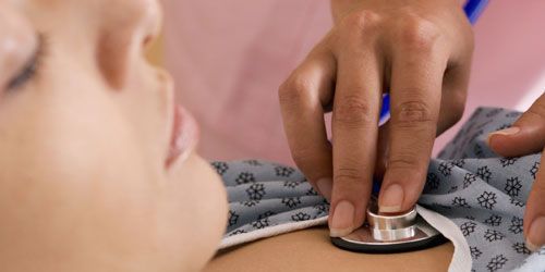 Tabac, stress et pilule : un cocktail explosif pour le cœur des femmes