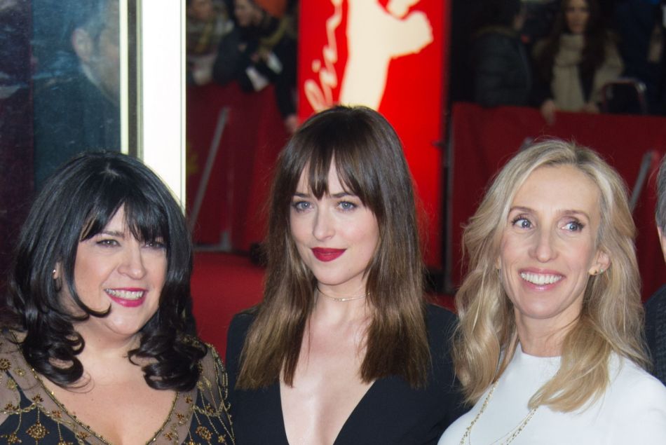 Erika Leonard (alias E. L. James), Dakota Johnson et Sam Taylor-Johnson à la première de 50 Shades of Grey lors du 65e festival international du film de Berlin le 11 février 2015.