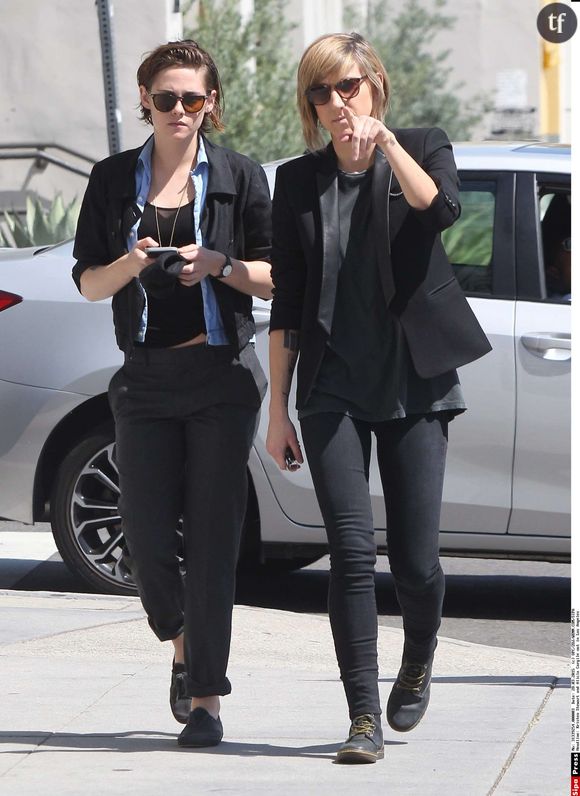 Kristen Stewart et Alicia Cargile se promènent à Los Angeles le 28 mars 2015