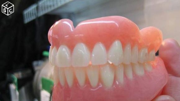 LeBonCoin : une annonce un peu dégueu pour un dentier usager