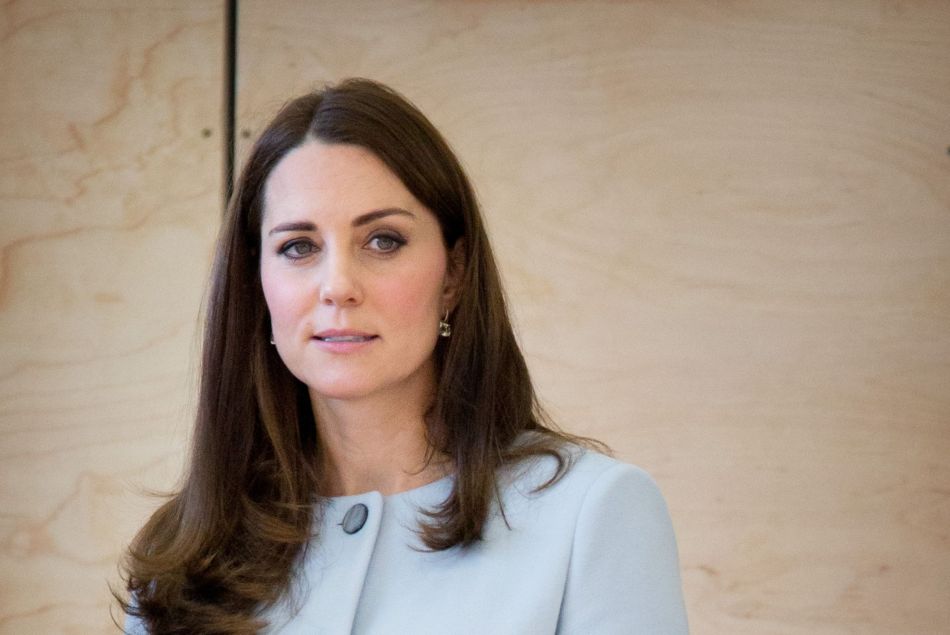 Pour l'inauguration du Kensington Leisure Centre à Londres le 19 janvier dernier, Kate Middleton avait craqué pour un manteau bleu layette de la marque française Séraphine.