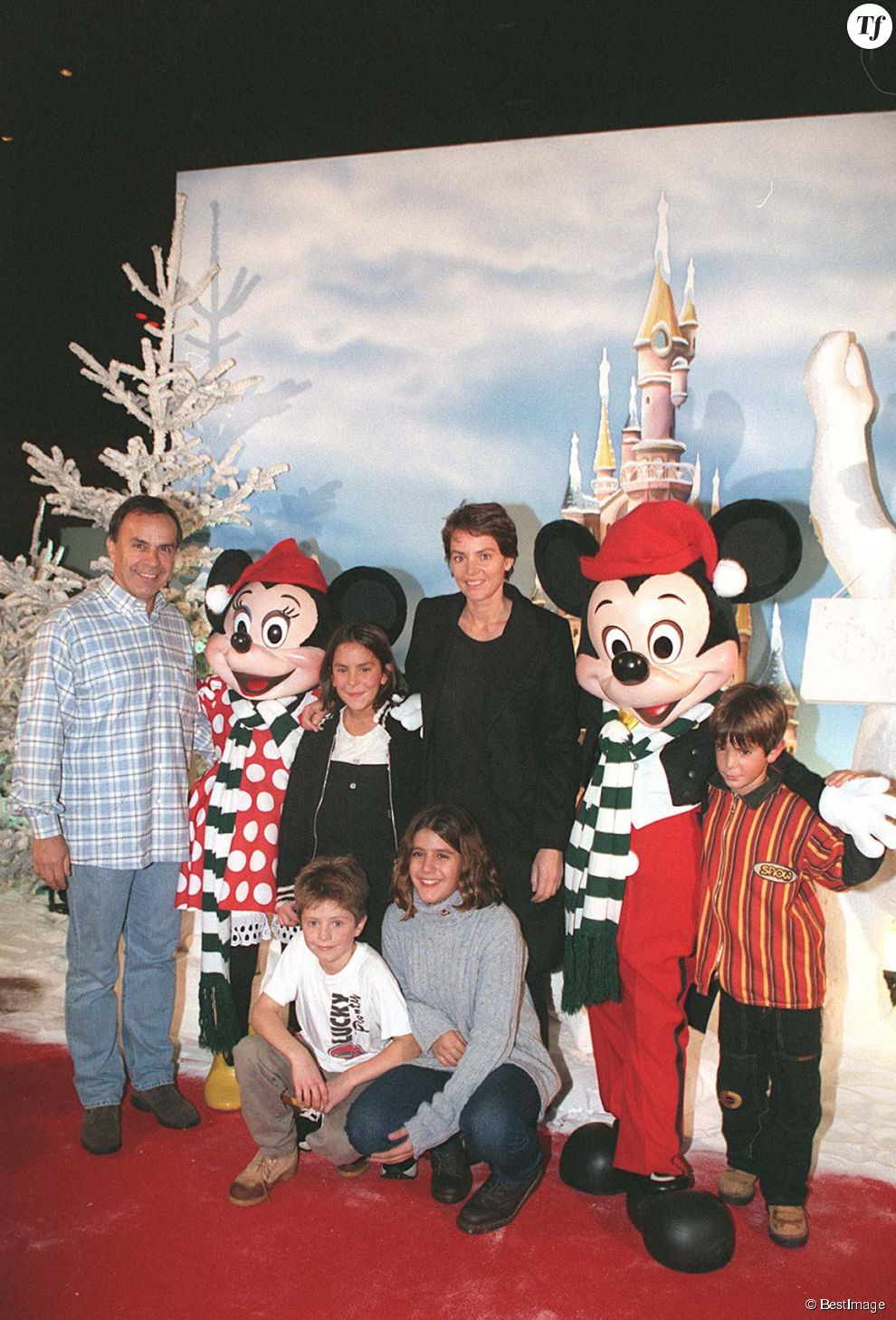  Patrice, Cendrine Dominguez et leurs enfants Léa et Léo à Disneyland 