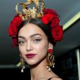 Roses rouges et couronne dorée au défilé Dolce &amp; Gabbana printemps-été 2015.