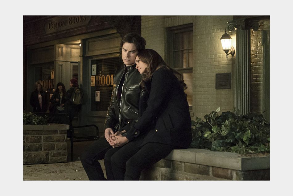 Elena et Damon dans l'épisode 18 de la saison 6 de The Vampire Diaries.